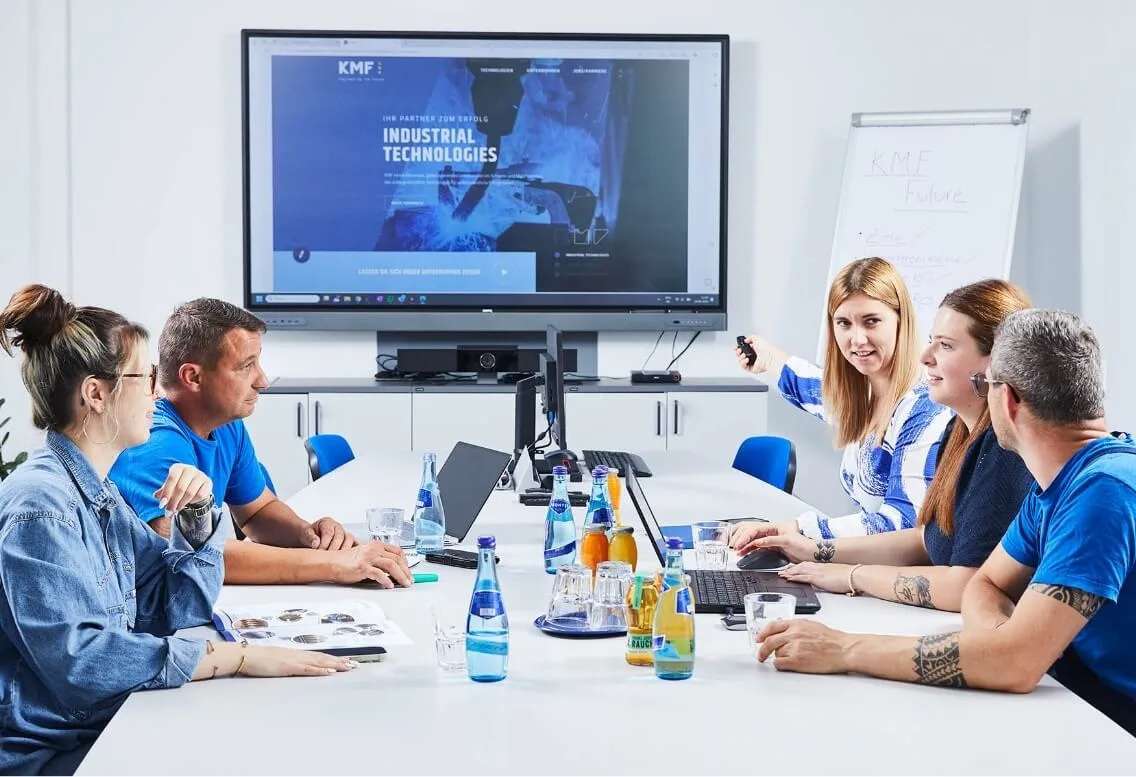 KMF-Team während einer gemeinsamen Besprechung